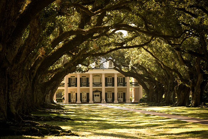 ante-bellum mansion at Oak Alley Plantation, Louisiana